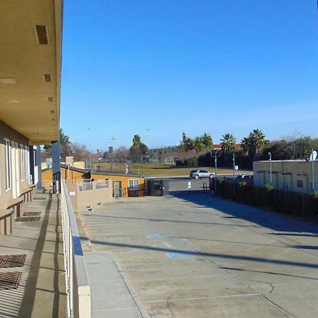 Corcoran Country Inn Exterior photo