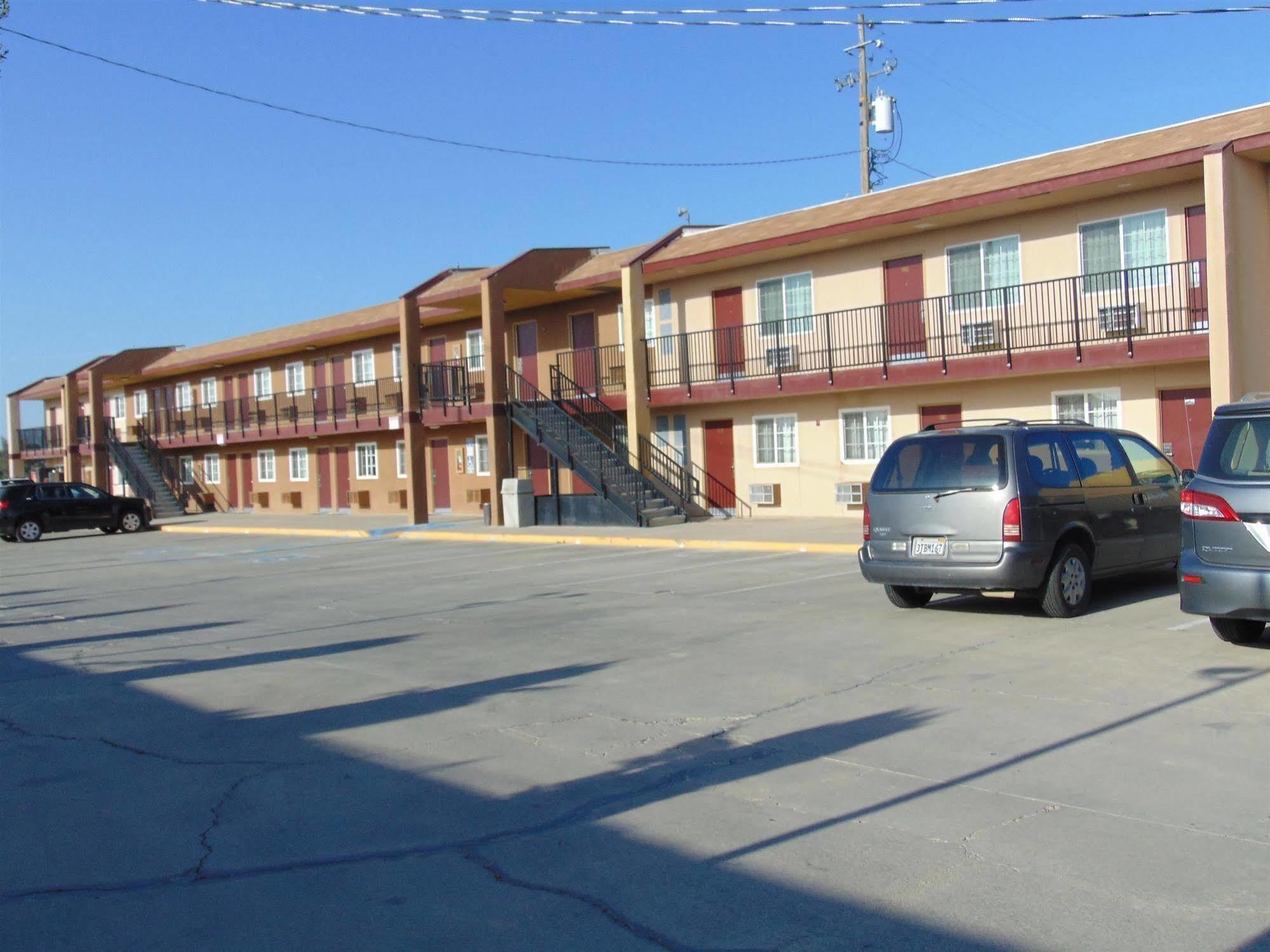 Corcoran Country Inn Exterior photo